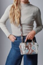 Guess Queensland Mini Γυναικεία Τσάντα HWKG965576 Μπλε/Καφέ - Image 2